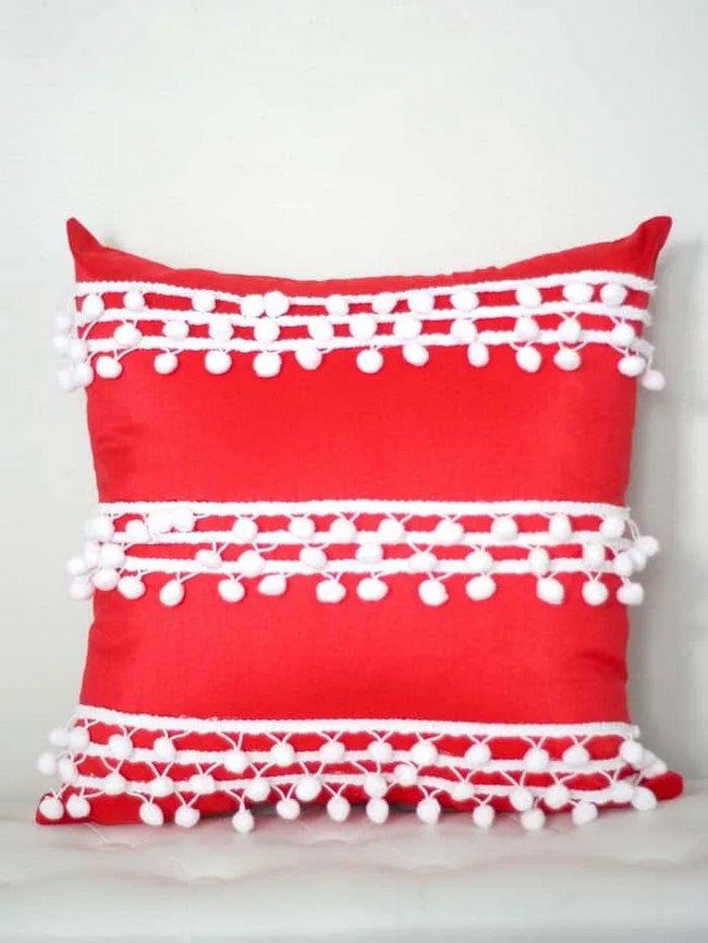 DIY Pom Pom Pillow