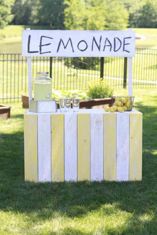 DIY Vintage Country Chic Lemonade Stand