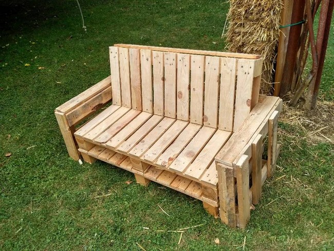 Pallet Sofa DIY