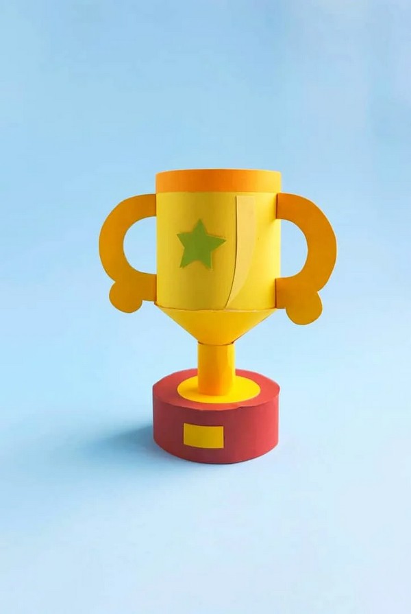 DIY Trophy Using a Toilet Paper Roll