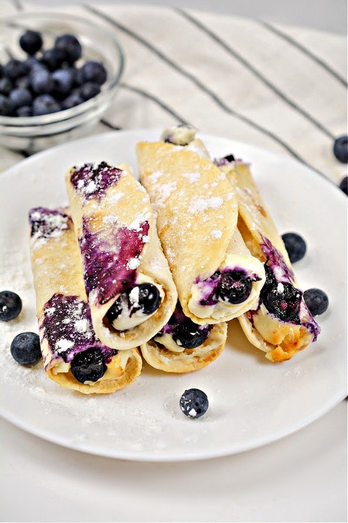 Blueberry Cream Cheese Roll-Ups