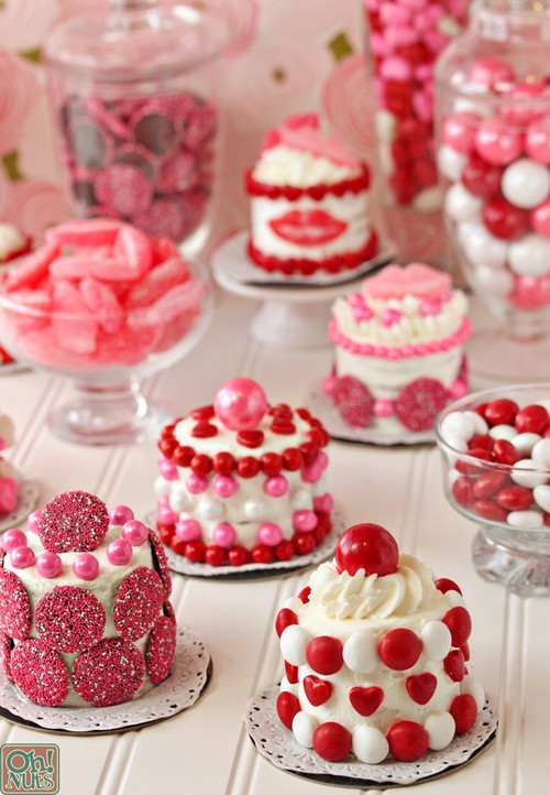 Easy Valentine’s Day Mini Cakes