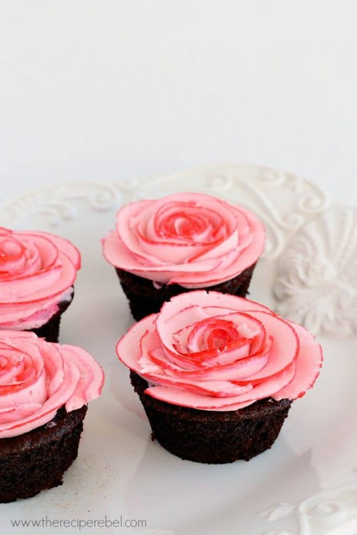 Fudgy Chocolate Cupcakes with Two-Tone Roses 