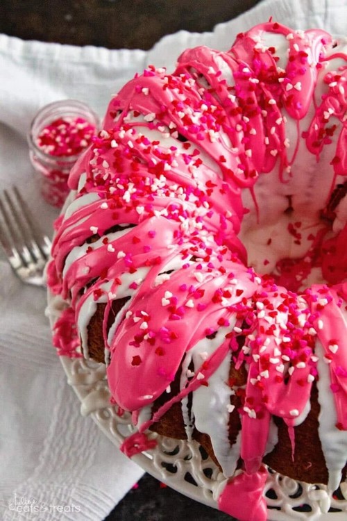 Swirl Valentine’s Day Cake