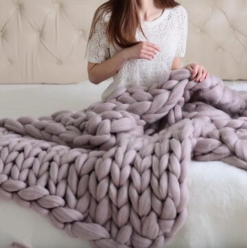 Easy Chunky Hand-knitted Blanket In One Hour