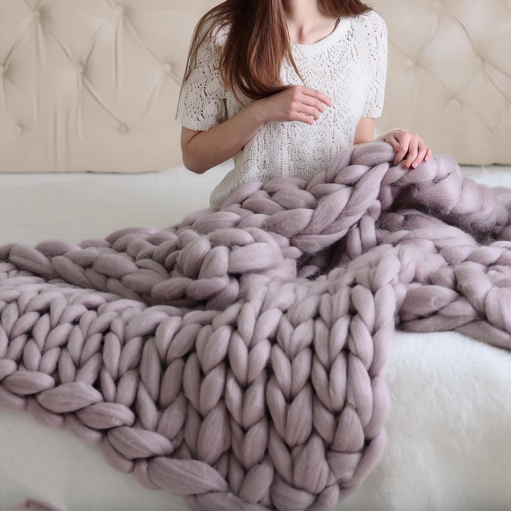 Hand-knitted Blanket In One Hour