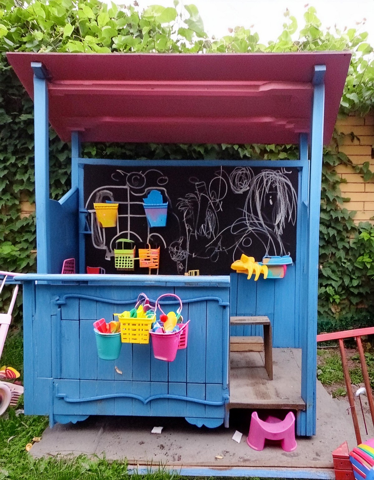 Upcycled Scrap & Pallet Wood Playhouse