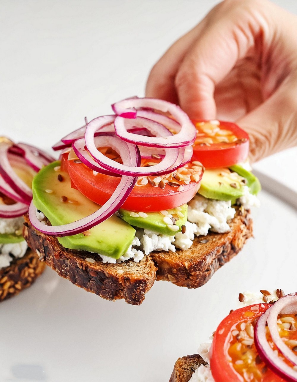 Avocado Toast With Cottage Cheese & Tomatoes 4