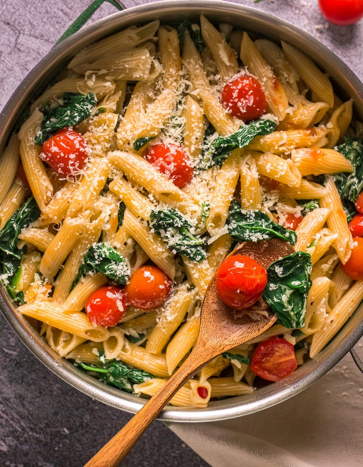 Easy Tomato And Spinach Pasta Recipe