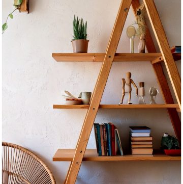 Transform the Ladder Into a Bookshelf