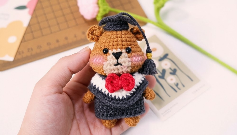 Graduation Bear Amigurumi Step-by-step 1