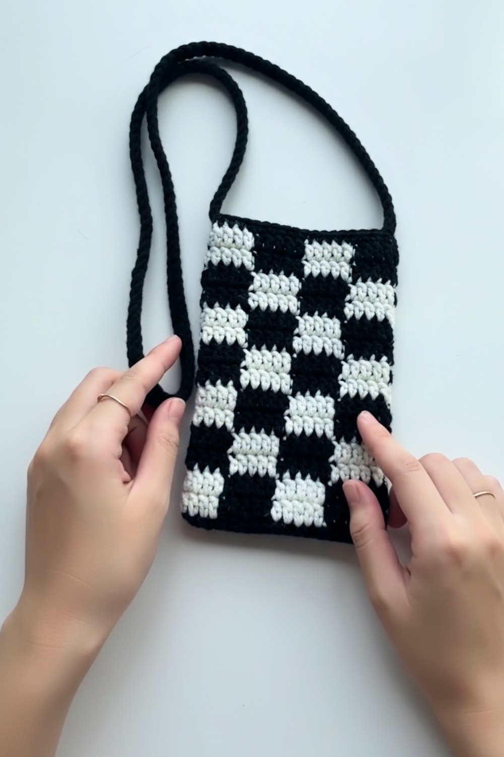 Crochet Checkered Phone Bag Pattern 1