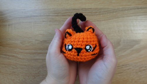 How to Crochet Spooky Pumpkin Cat Pattern That Adds Charm
