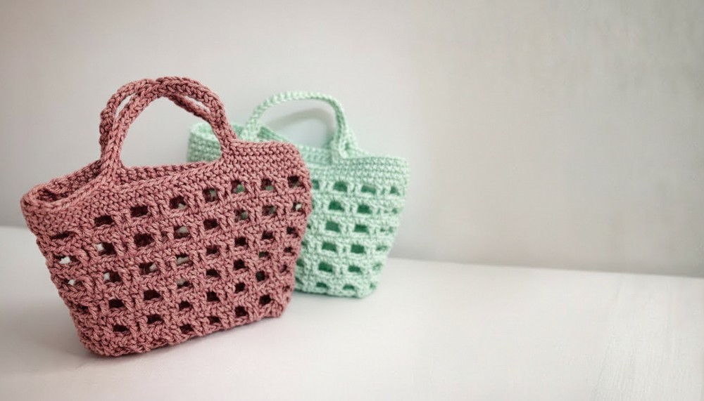 Easy Crochet Mini Bag Pattern 1