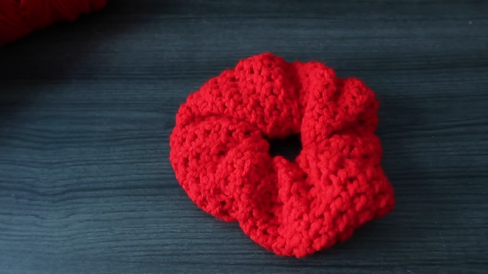 Quick & Easy Crochet Scrunchie Tutorial 1