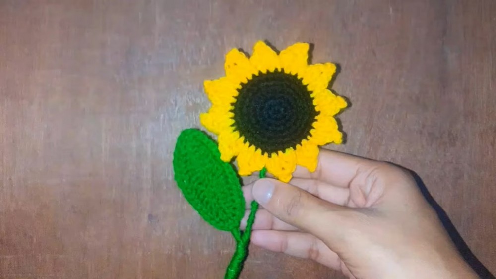 Free Sunflower Crochet Pattern for Home & Gift Décor