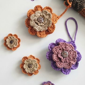 Crochet Flowers Key Chains Pattern 2