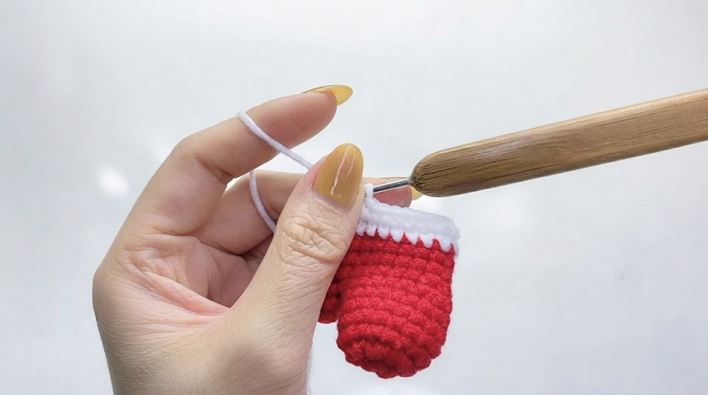 How To Crochet Gloves Noel