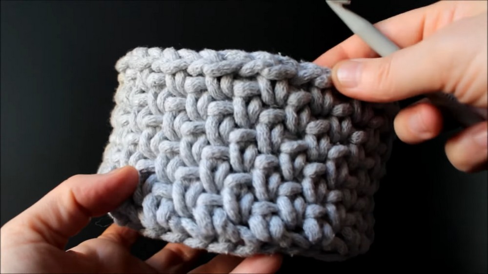How To Crochet Moss Stitch Basket (7)